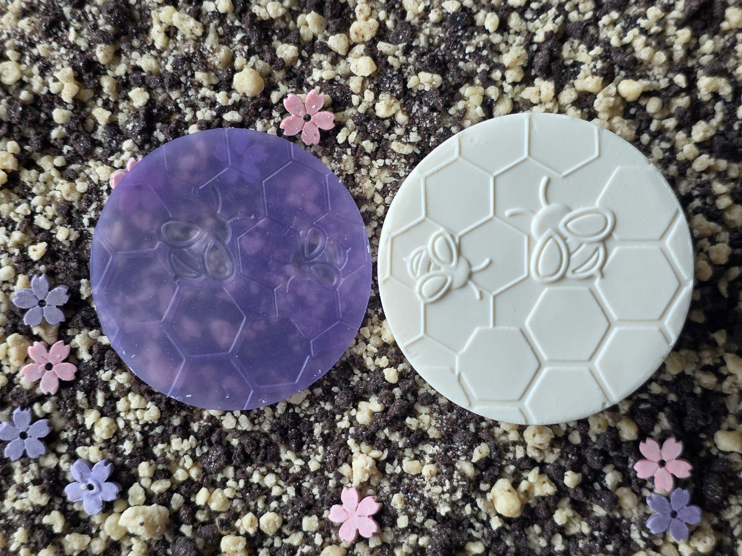 BEE PIXIE TOPPERS (2 1/8)