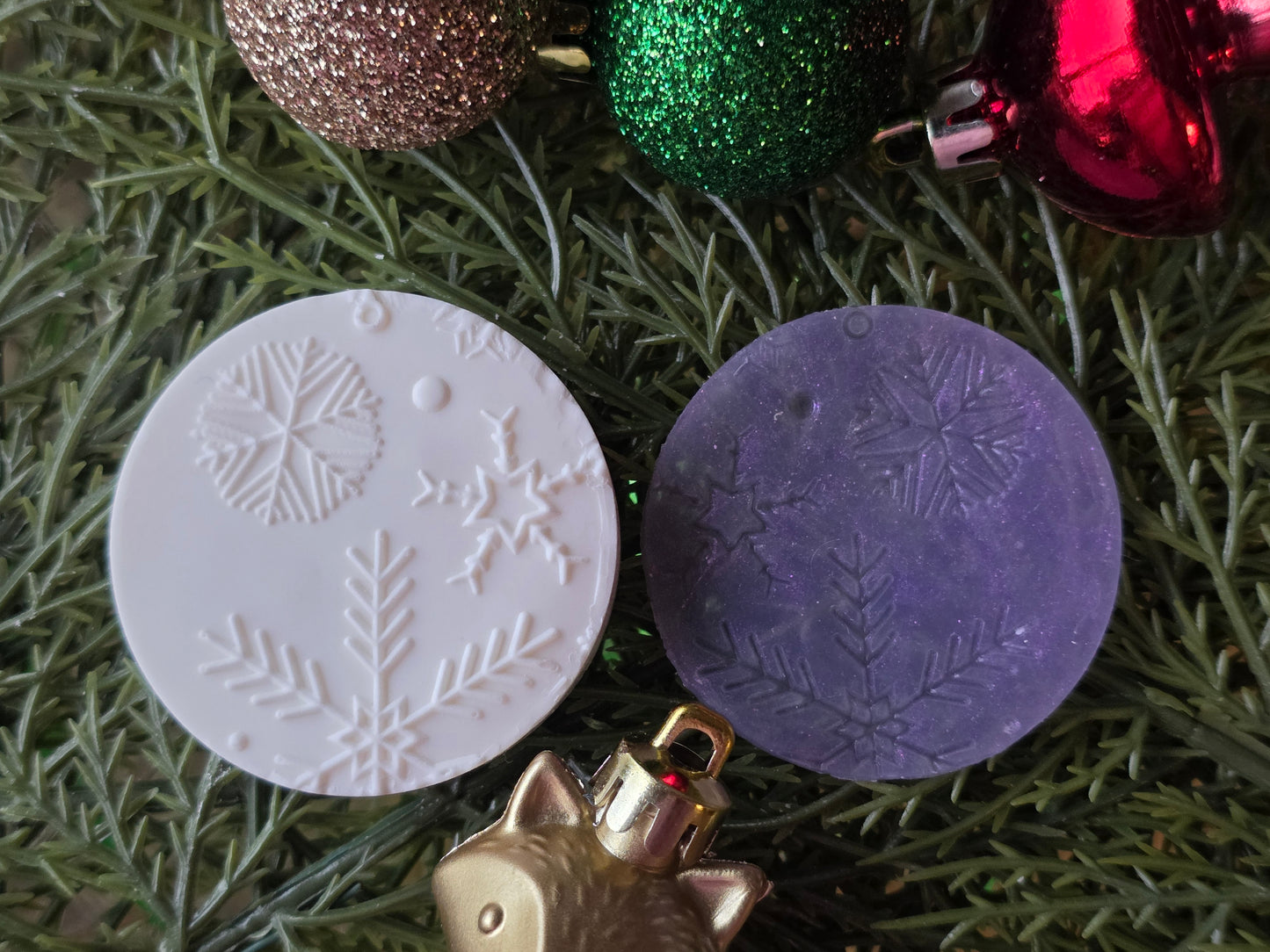 CHRISTMAS PIXIE TOPPERS (1.75) FITS OLDER MINI BENTY MOLDS