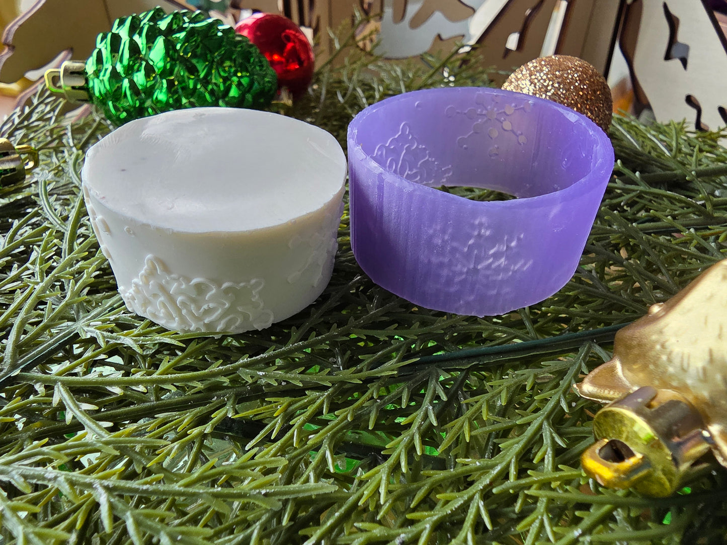 HOLIDAY PIXIE BAND (2 1/8) AND (1.75)