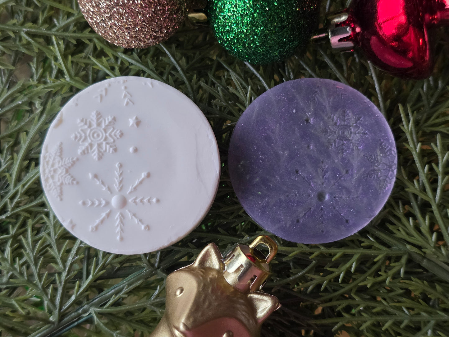 CHRISTMAS PIXIE TOPPERS (1.75) FITS OLDER MINI BENTY MOLDS