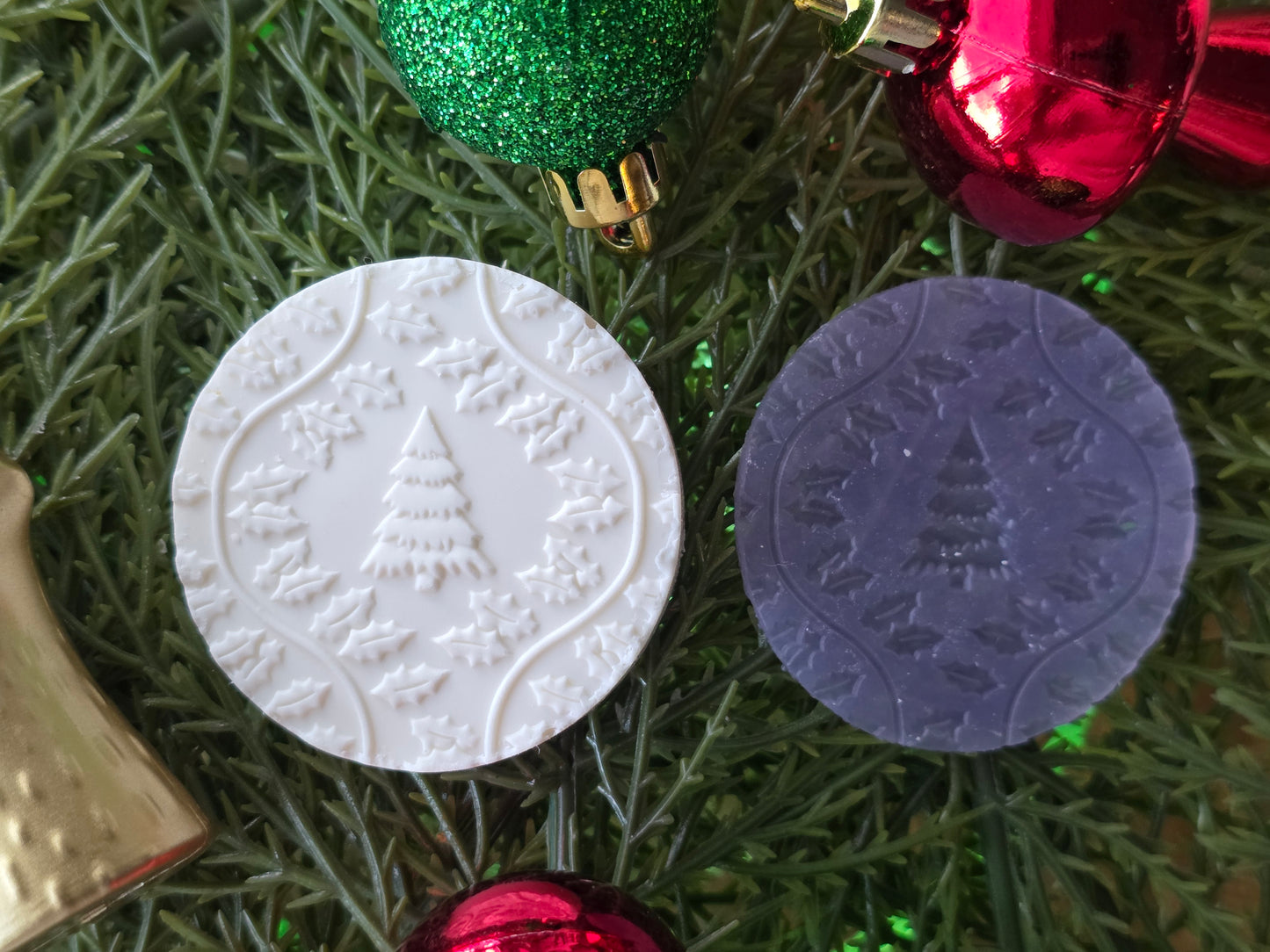 CHRISTMAS PIXIE TOPPERS (1.75) FITS OLDER MINI BENTY MOLDS