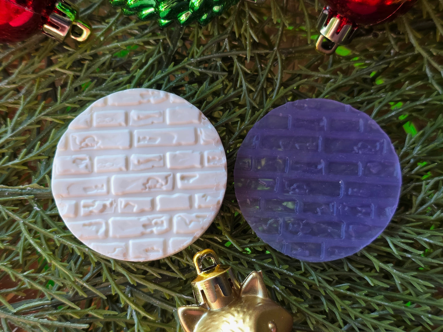 CHRISTMAS PIXIE TOPPERS (1.75) FITS OLDER MINI BENTY MOLDS