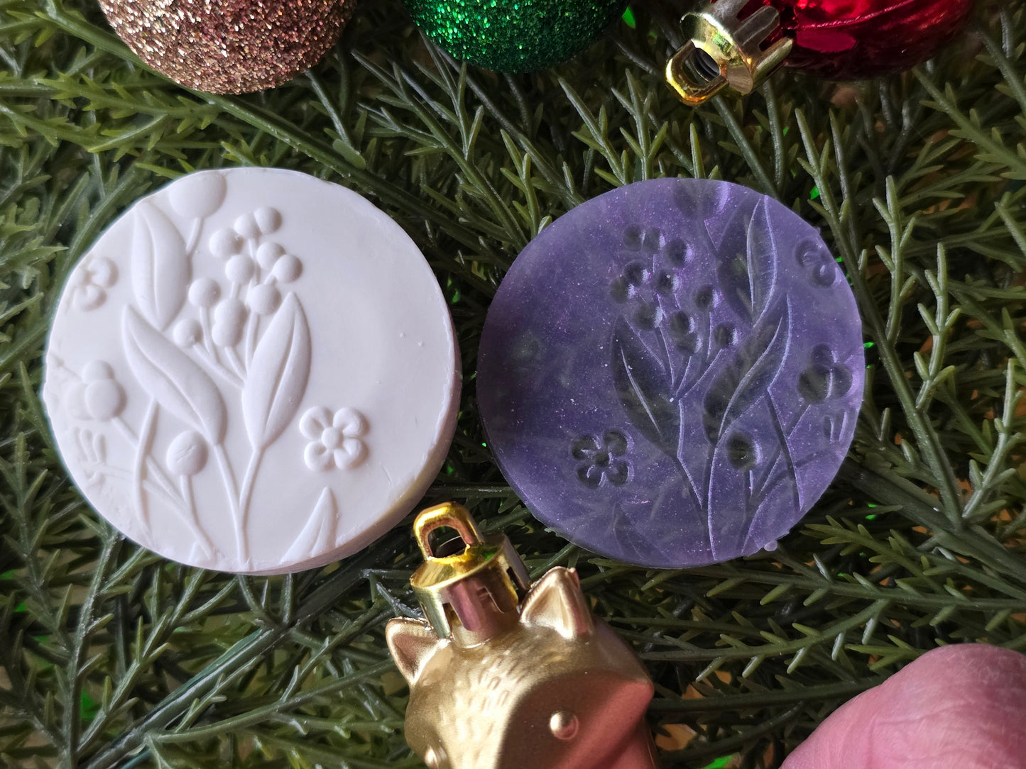 CHRISTMAS PIXIE TOPPERS (1.75) FITS OLDER MINI BENTY MOLDS