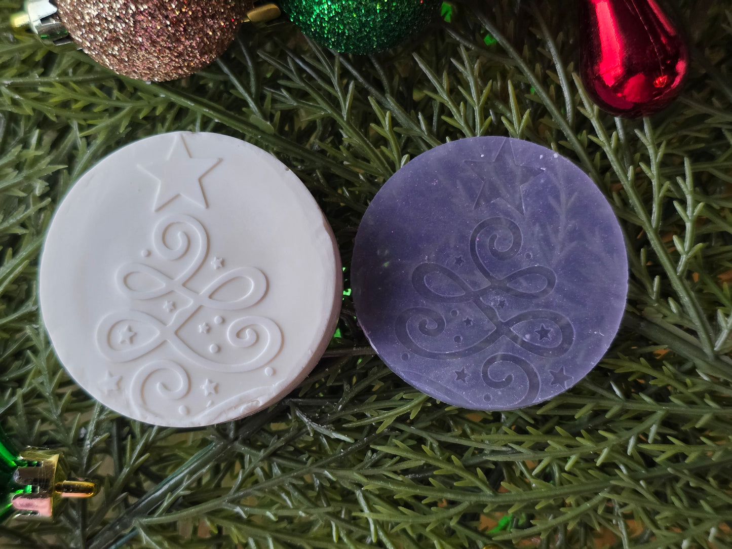 CHRISTMAS PIXIE TOPPERS (1.75) FITS OLDER MINI BENTY MOLDS