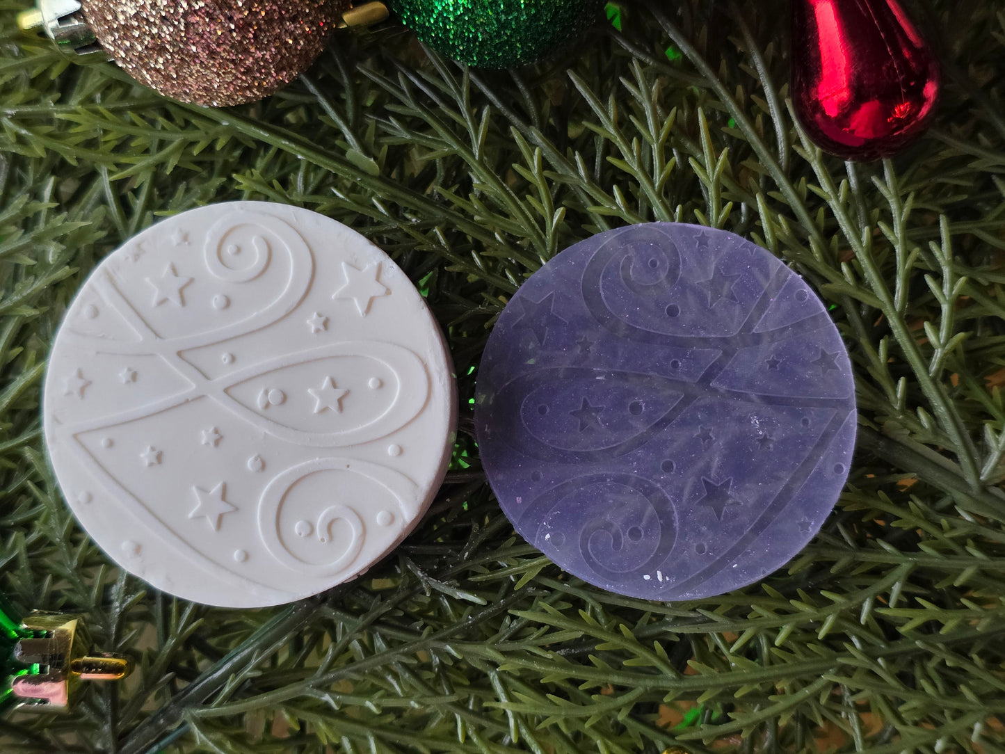 CHRISTMAS PIXIE TOPPERS (1.75) FITS OLDER MINI BENTY MOLDS