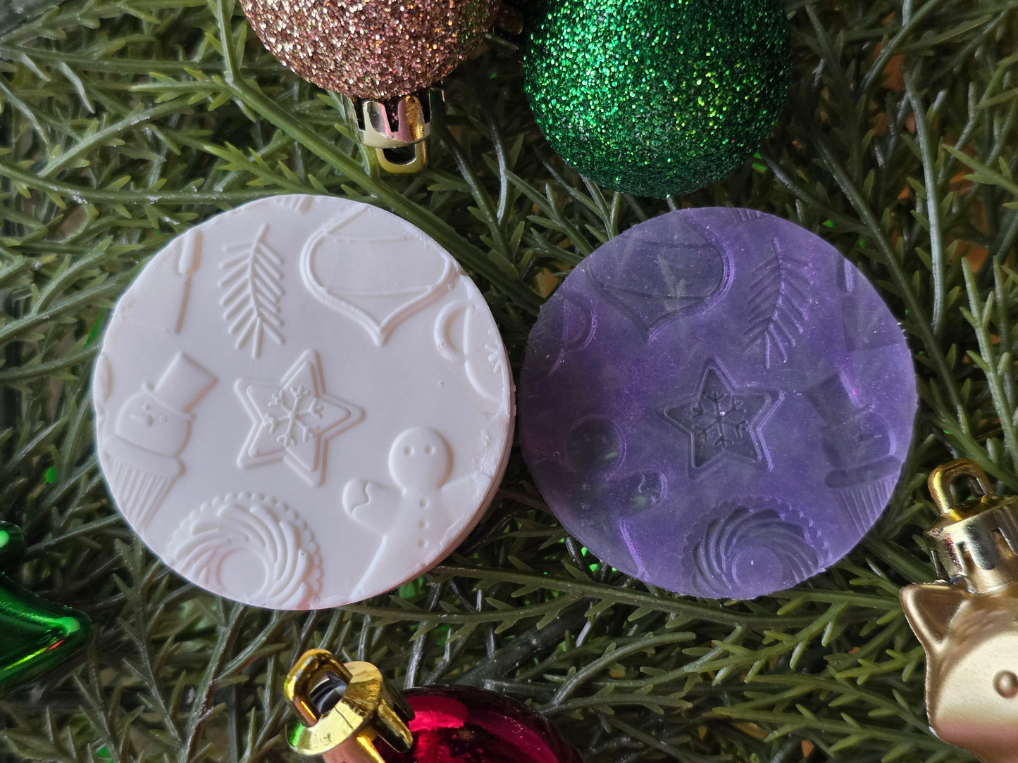 CHRISTMAS PIXIE TOPPERS (1.75) FITS OLDER MINI BENTY MOLDS