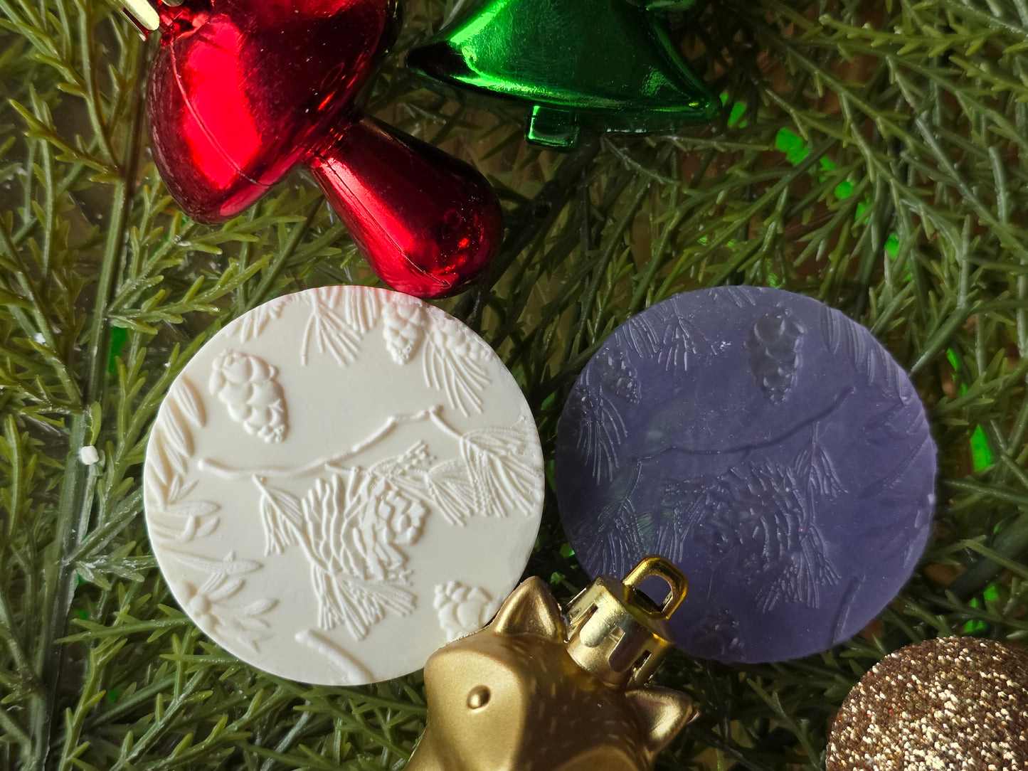 CHRISTMAS PIXIE TOPPERS (1.75) FITS OLDER MINI BENTY MOLDS