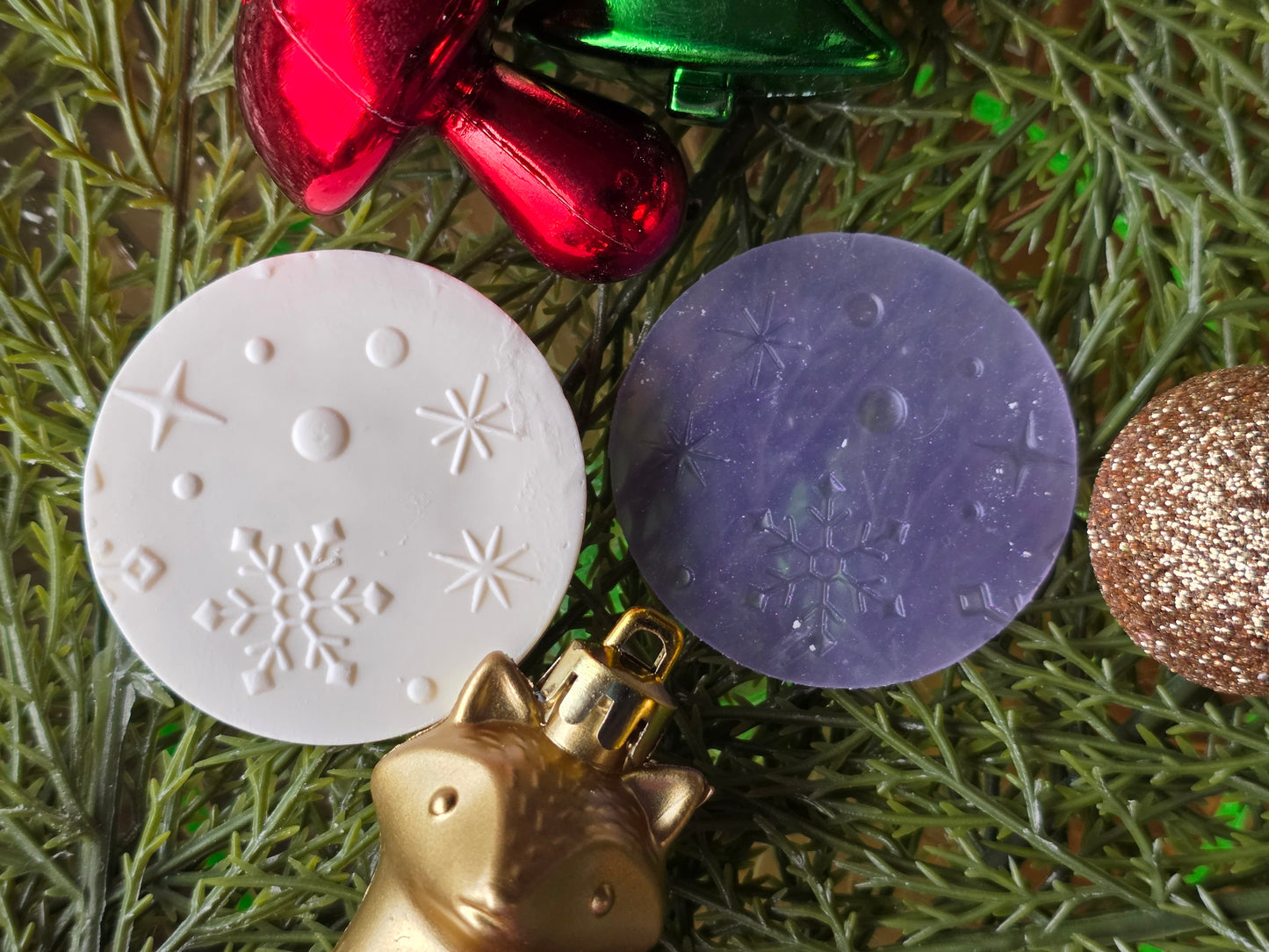 CHRISTMAS PIXIE TOPPERS (1.75) FITS OLDER MINI BENTY MOLDS