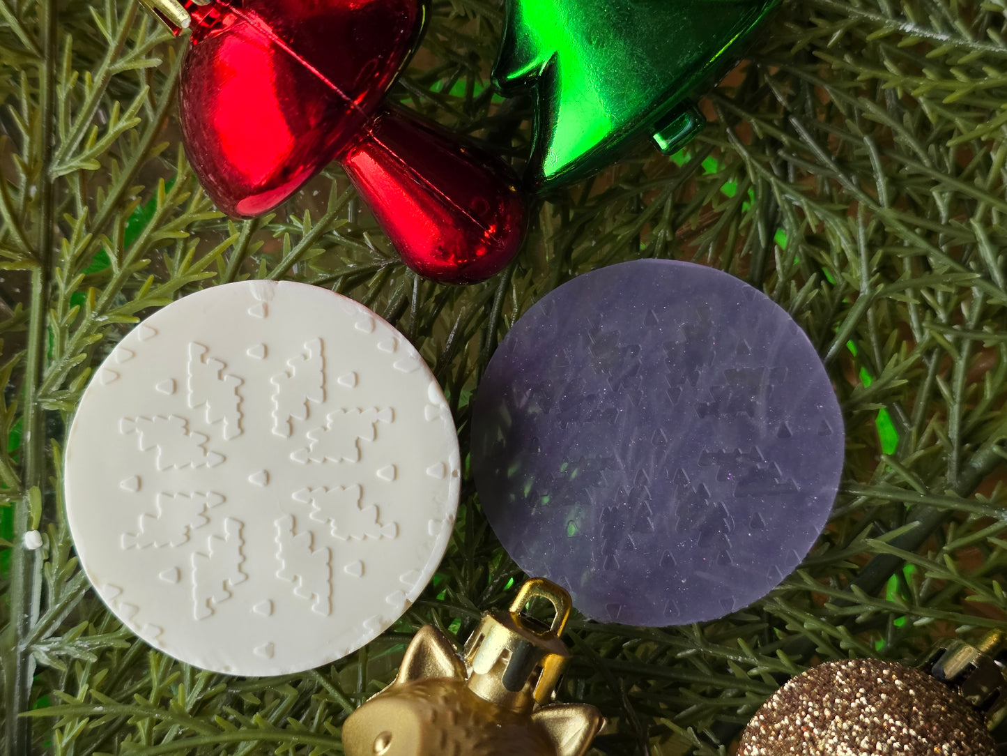 CHRISTMAS PIXIE TOPPERS (1.75) FITS OLDER MINI BENTY MOLDS