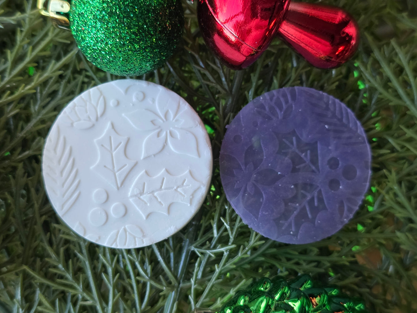 CHRISTMAS PIXIE TOPPERS (1.75) FITS OLDER MINI BENTY MOLDS