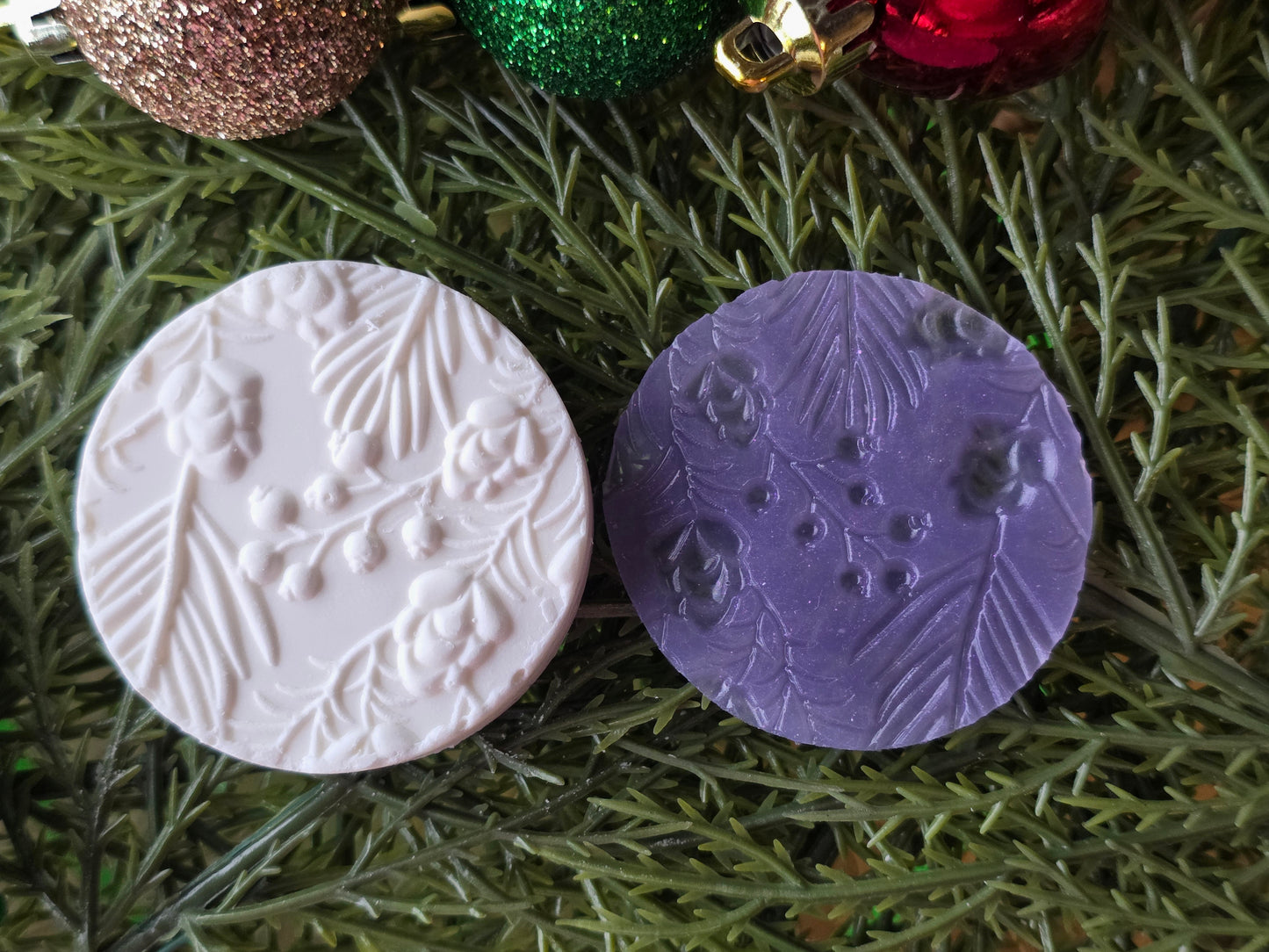 CHRISTMAS PIXIE TOPPERS (1.75) FITS OLDER MINI BENTY MOLDS