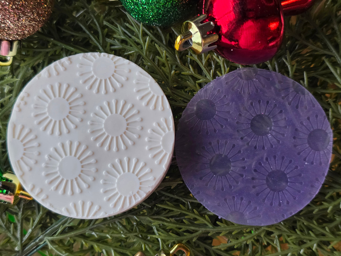 CHRISTMAS PIXIE TOPPERS (1.75) FITS OLDER MINI BENTY MOLDS