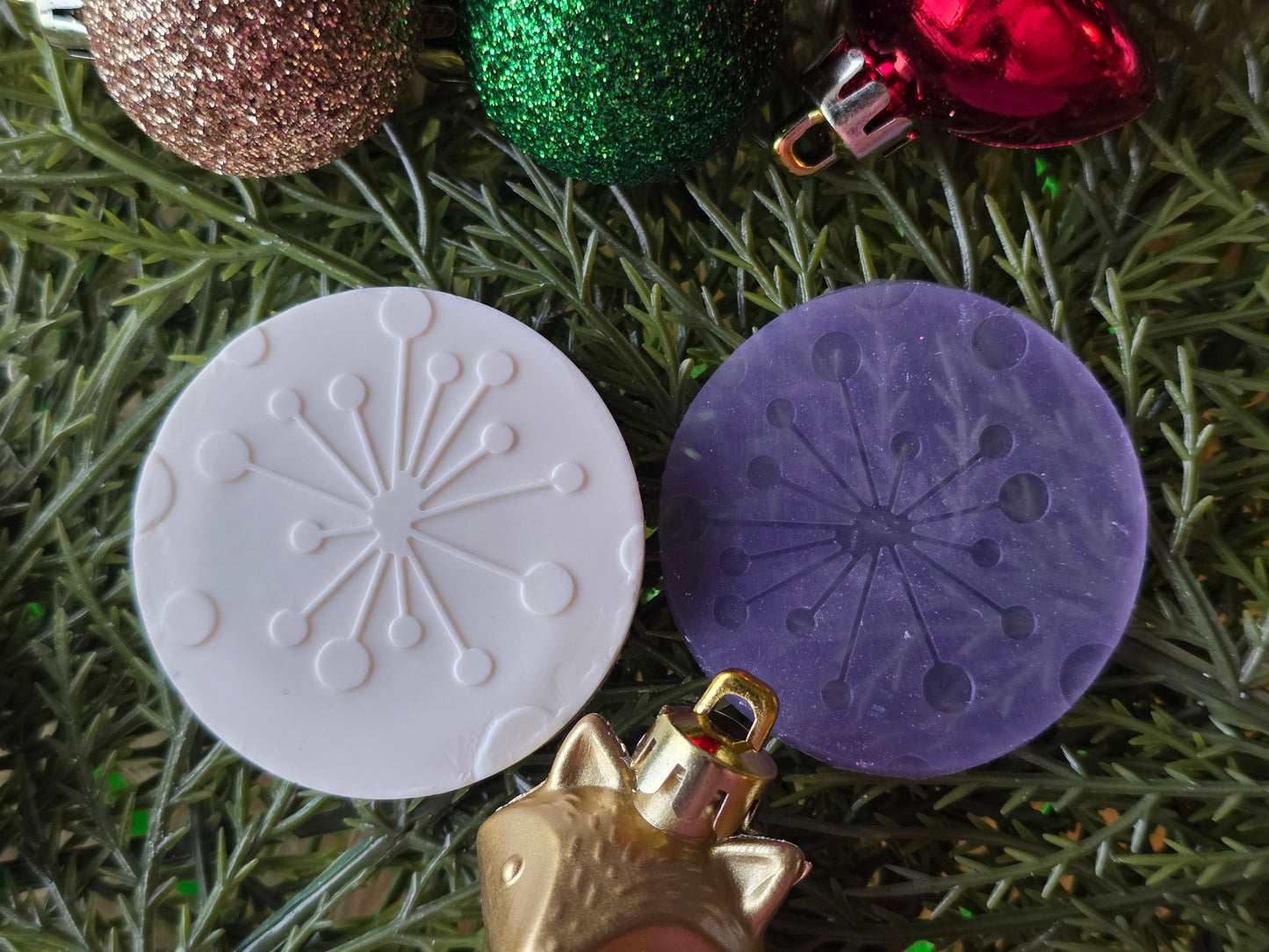 CHRISTMAS PIXIE TOPPERS (1.75) FITS OLDER MINI BENTY MOLDS