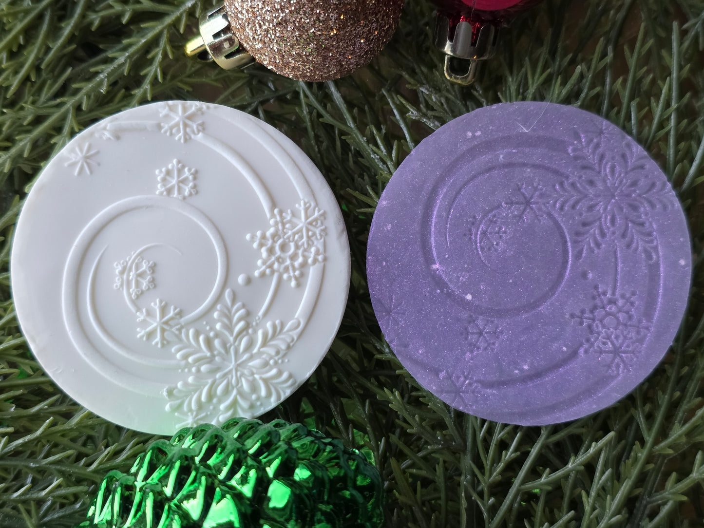 CHRISTMAS PIXIE TOPPERS (2 1/8)