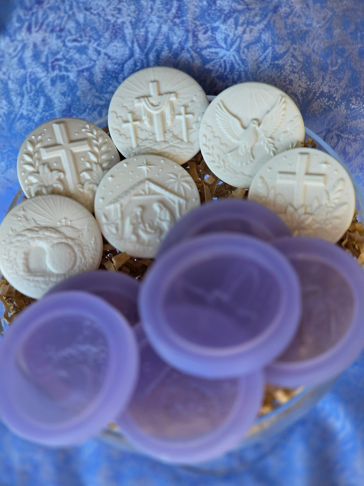 TRADITIONS AND CELEBRATIONS (2-1/8) (1-3/4) MEDALLIONS